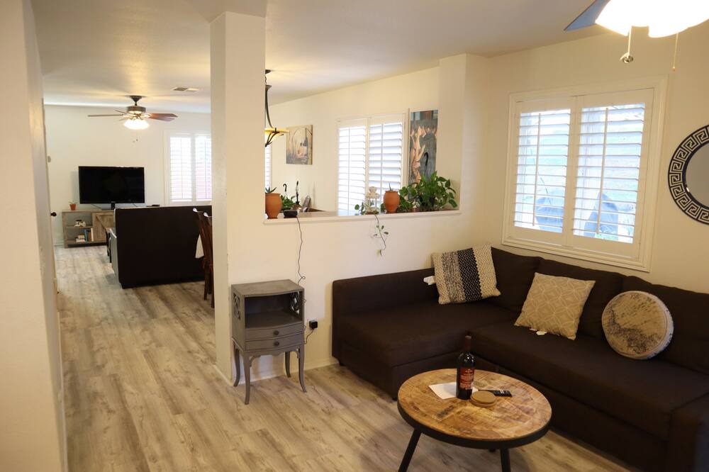 Photo of Livingroom in Lake Elsinore