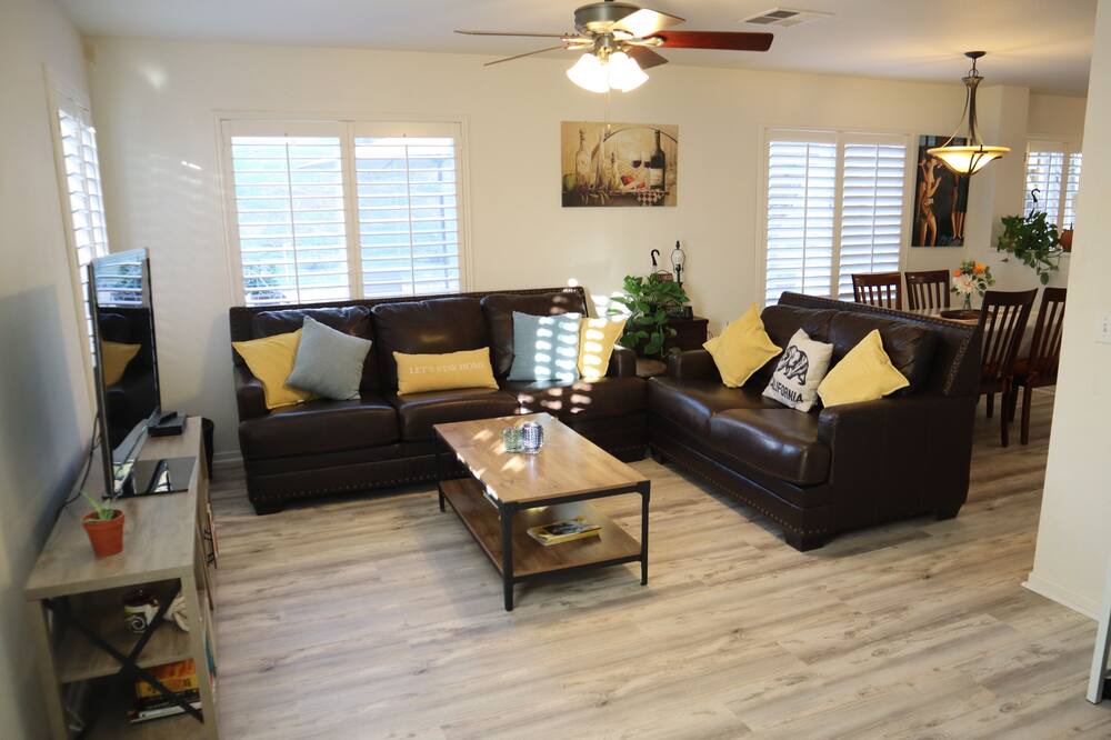 Photo of Livingroom in Lake Elsinore
