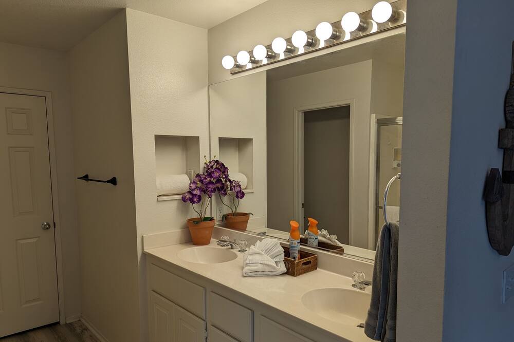 Photo of Bathroom in Lake Elsinore