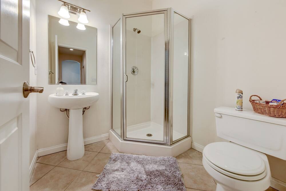 Photo of Bathroom in Los Serranos