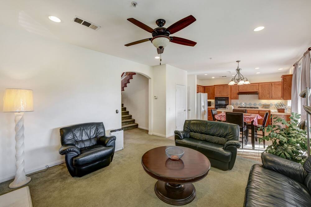 Photo of Livingroom in Los Serranos