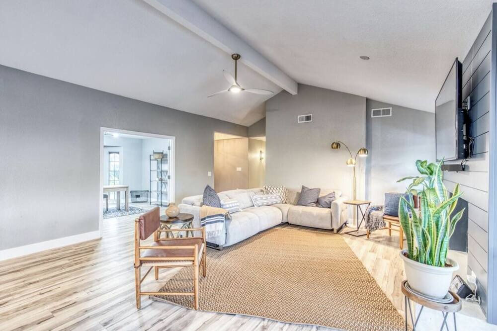 Photo of Bedroom in Raisin