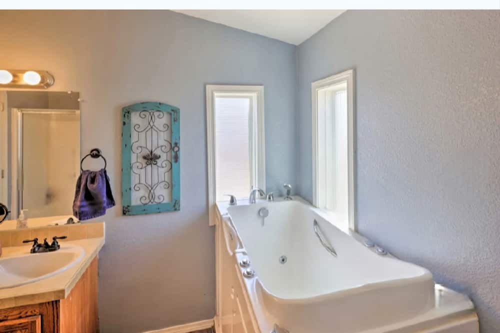 Photo of Bathroom in Cienega Springs