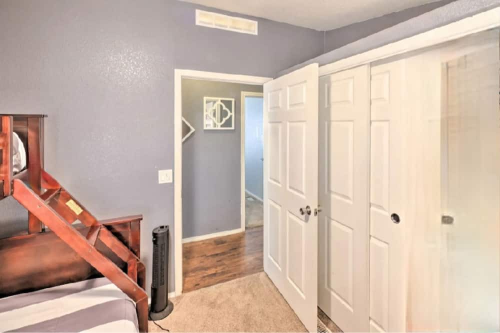 Photo of Bedroom in Cienega Springs