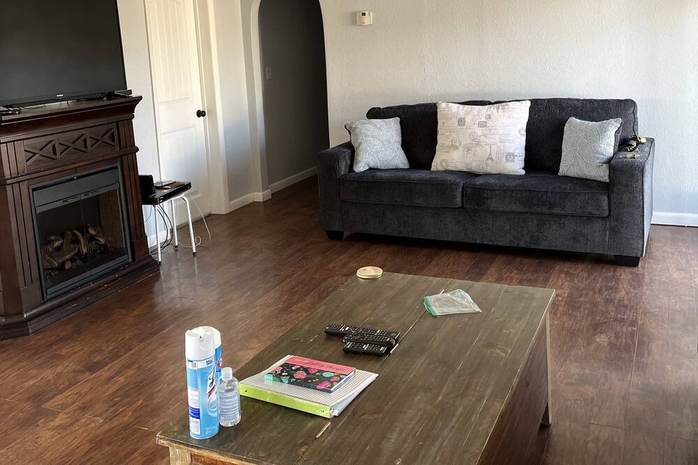 Photo of Livingroom in Black Canyon City