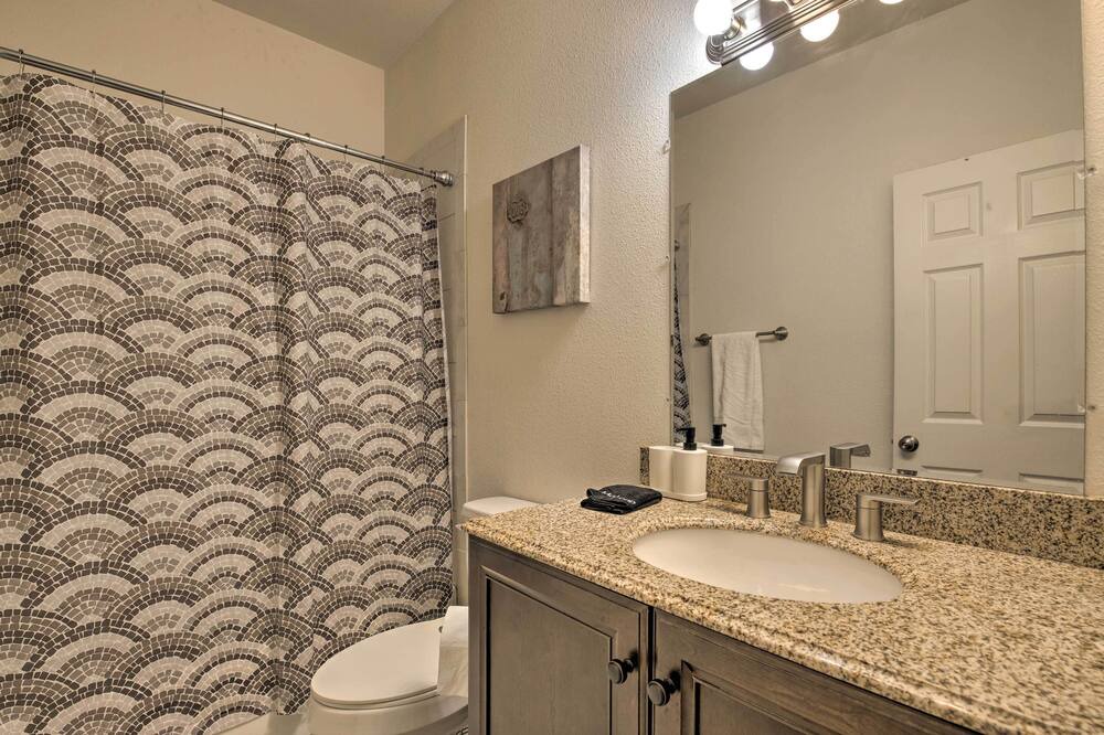 Photo of Bathroom in Sunset