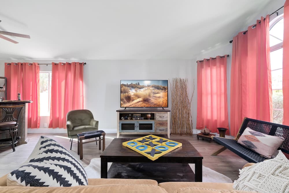 Photo of Livingroom in Paradise Valley Village