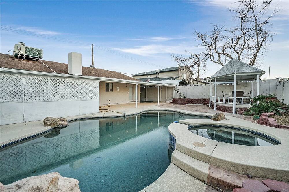 Photo of Outdoor in Highland Hills