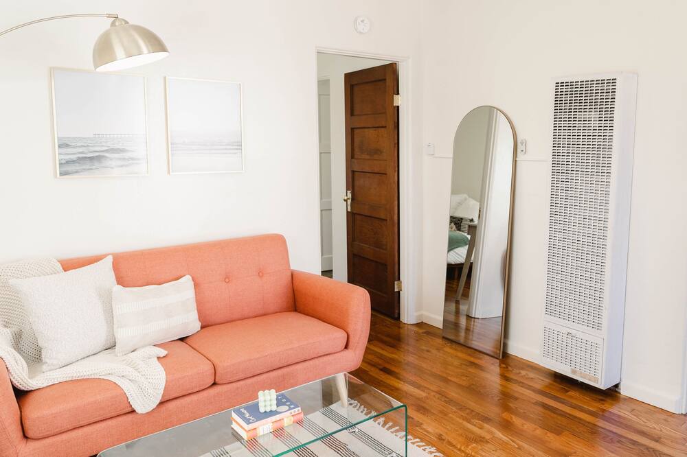 Photo of Livingroom in Midway District