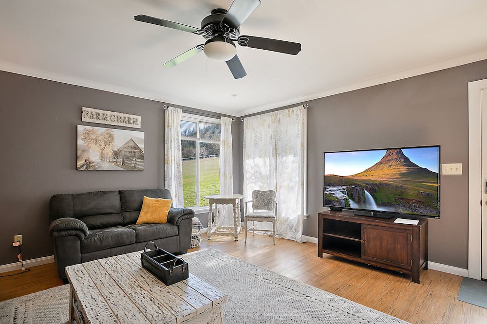 Photo of Livingroom in Central Point