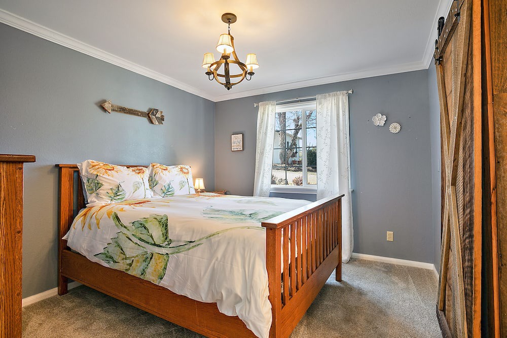 Photo of Bedroom in Central Point