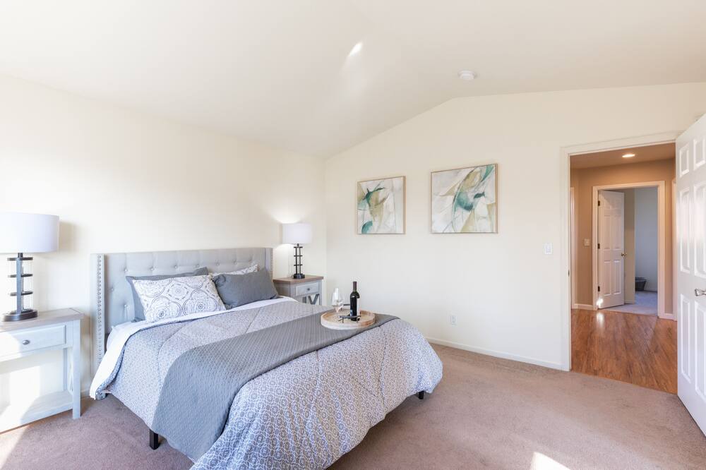 Photo of Bedroom in Santa Rosa