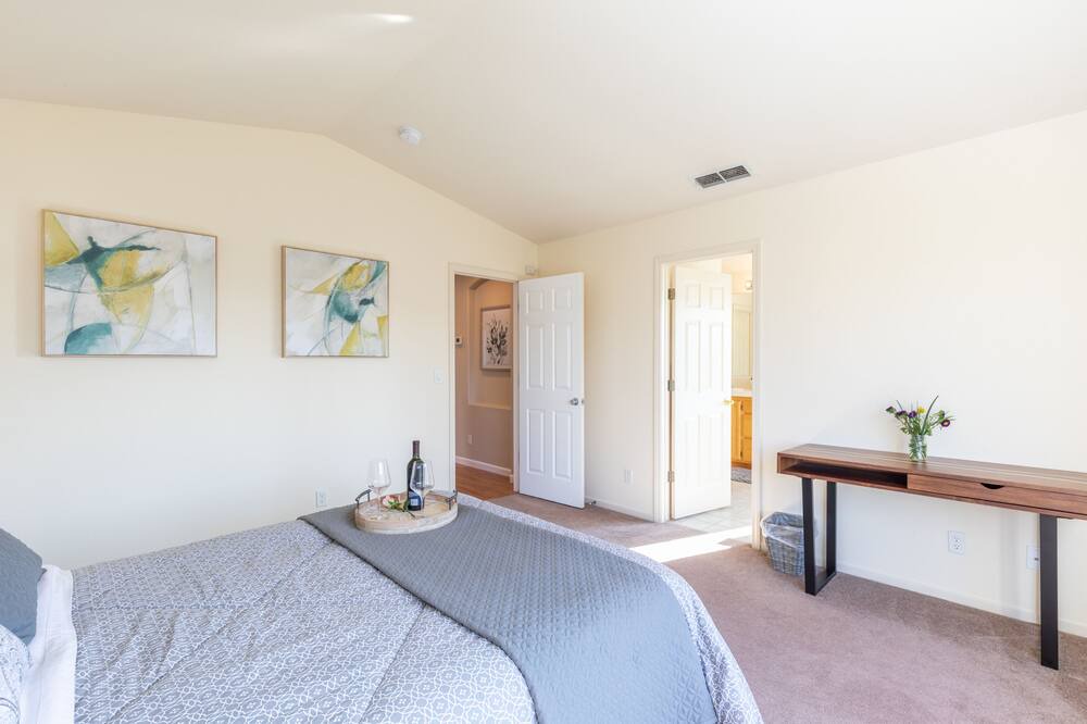 Photo of Bedroom in Santa Rosa