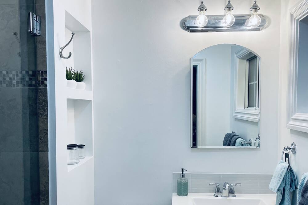 Photo of Bathroom in Orange