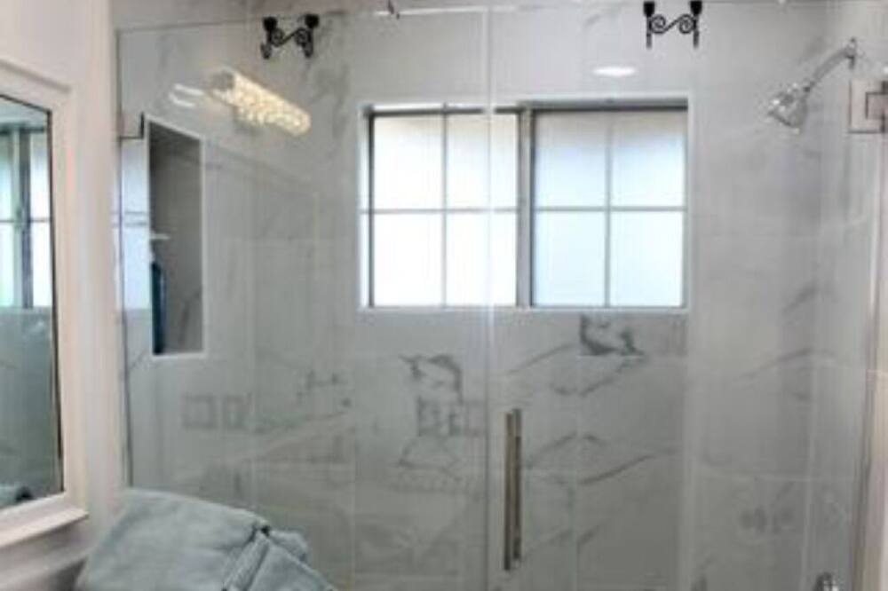 Photo of Bathroom in Orange