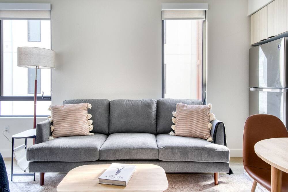 Photo of Livingroom in Downtown Berkeley