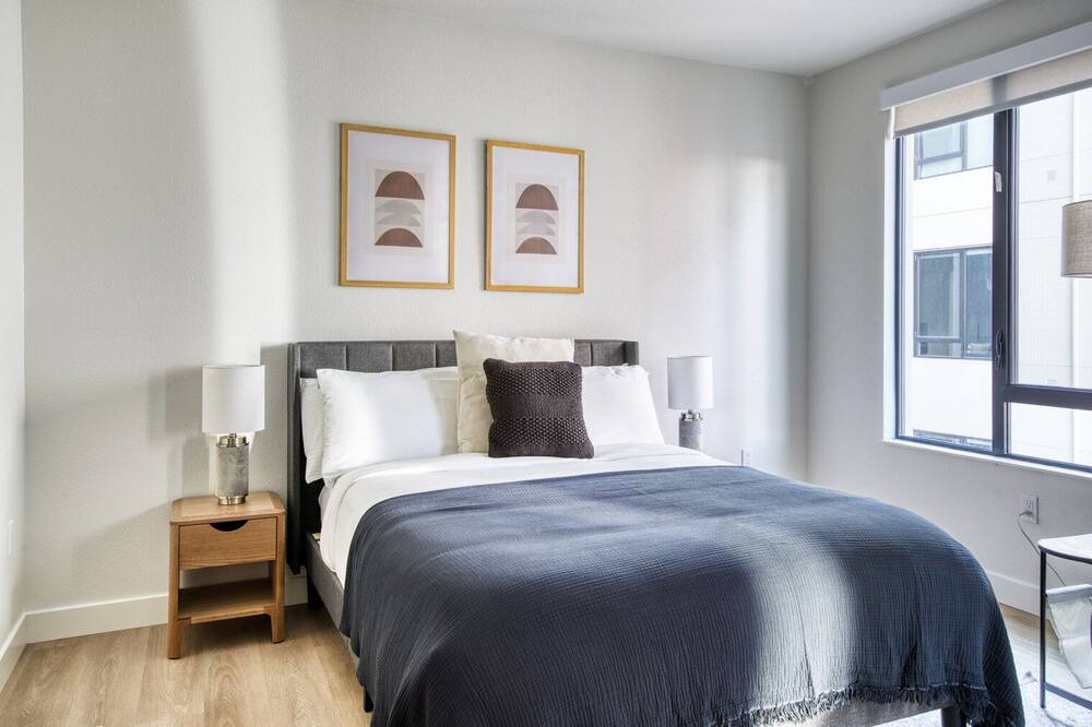 Photo of Bedroom in Downtown Berkeley