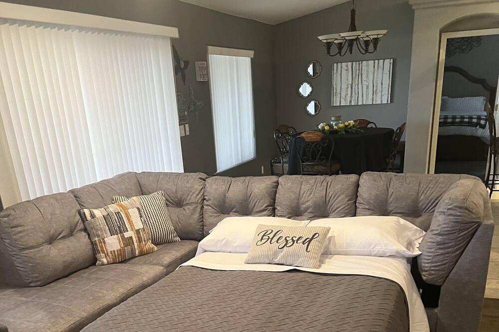 Photo of Livingroom in Sunridge Estates