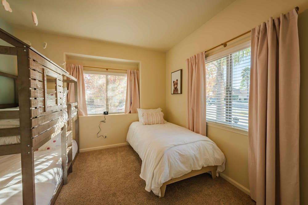 Photo of Bedroom in Arroyo Grande