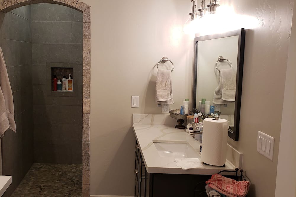 Photo of Bathroom in Sunridge Estates