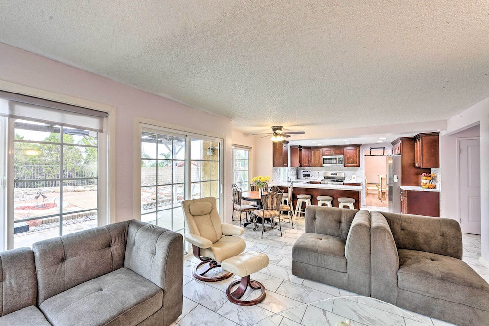 Photo of Livingroom in Corona