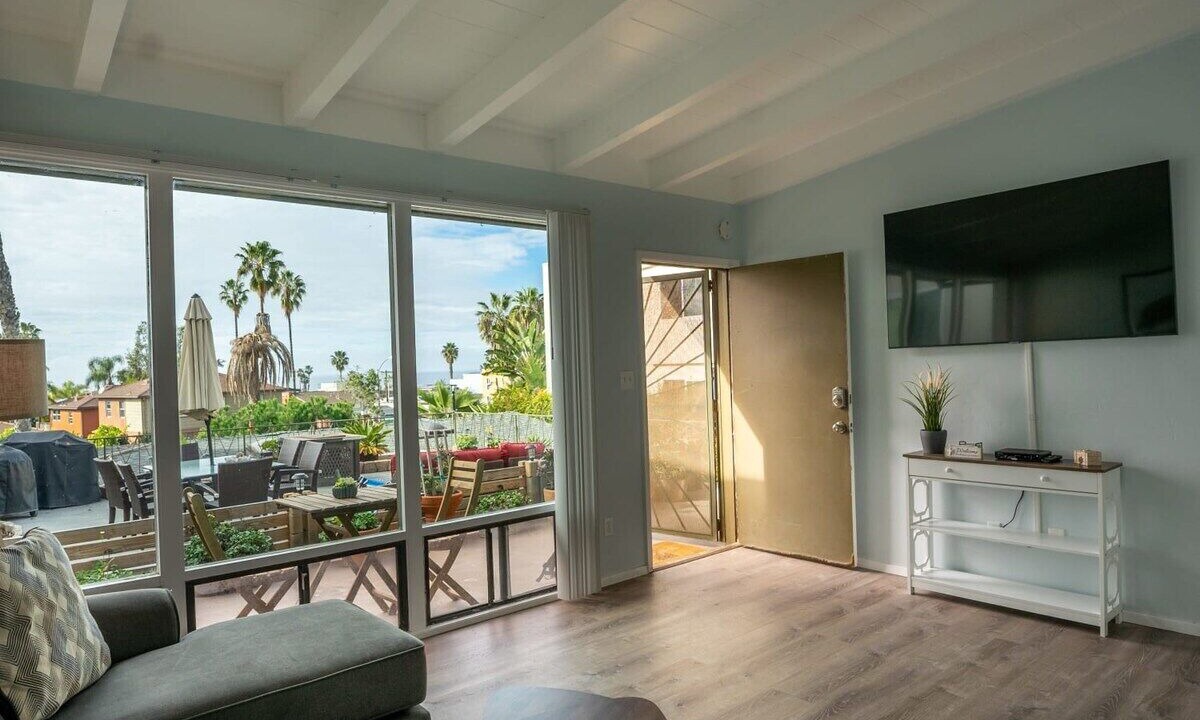 Photo of Livingroom in Beach Barber Tract