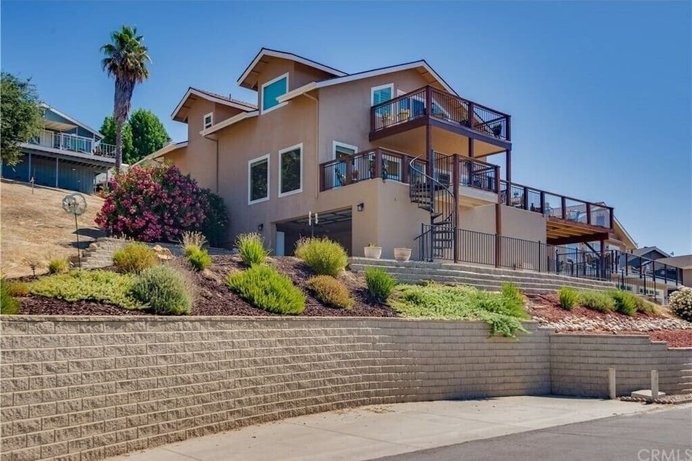 Photo of Outdoor in Oak Shores