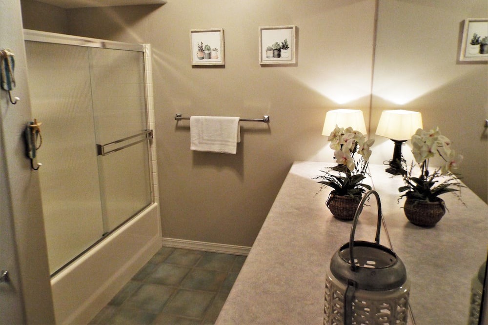 Photo of Bathroom in Oak Shores