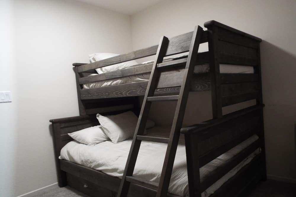 Photo of Bedroom in Oak Shores