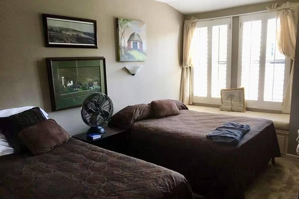 Photo of Bedroom in Village of La Jolla