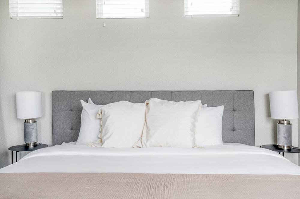 Photo of Bedroom in Emeryville