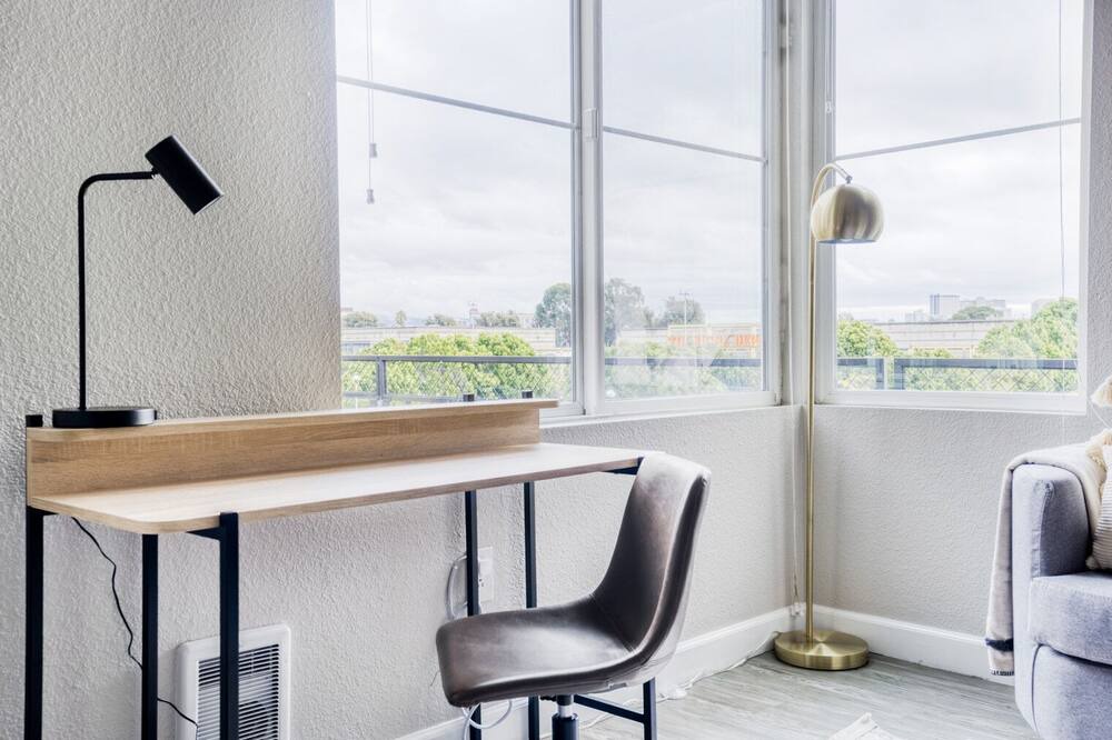 Photo of Bedroom in Emeryville