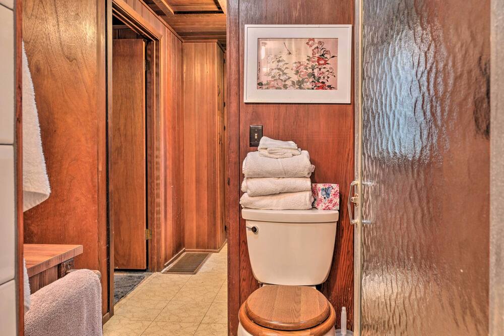 Photo of Bathroom in Carlotta