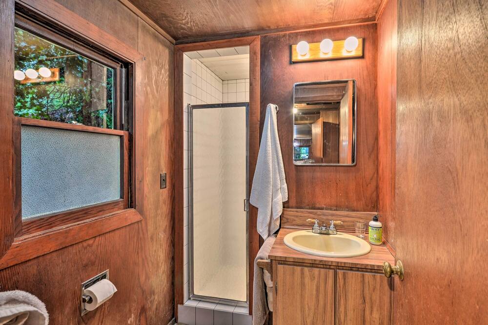 Photo of Bathroom in Carlotta