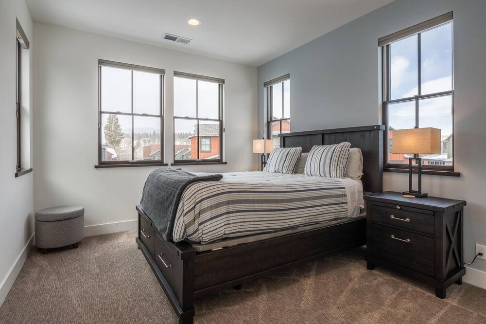 Photo of Bedroom in Mammoth Lakes