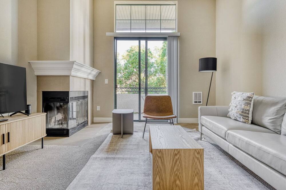 Photo of Livingroom in East San Mateo