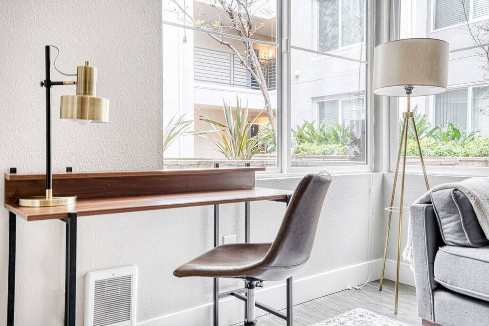 Photo of Bedroom in Emeryville