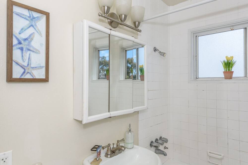 Photo of Bathroom in Bay Park