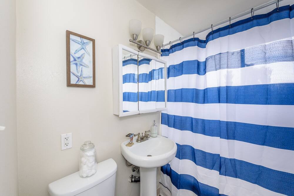 Photo of Bathroom in Bay Park