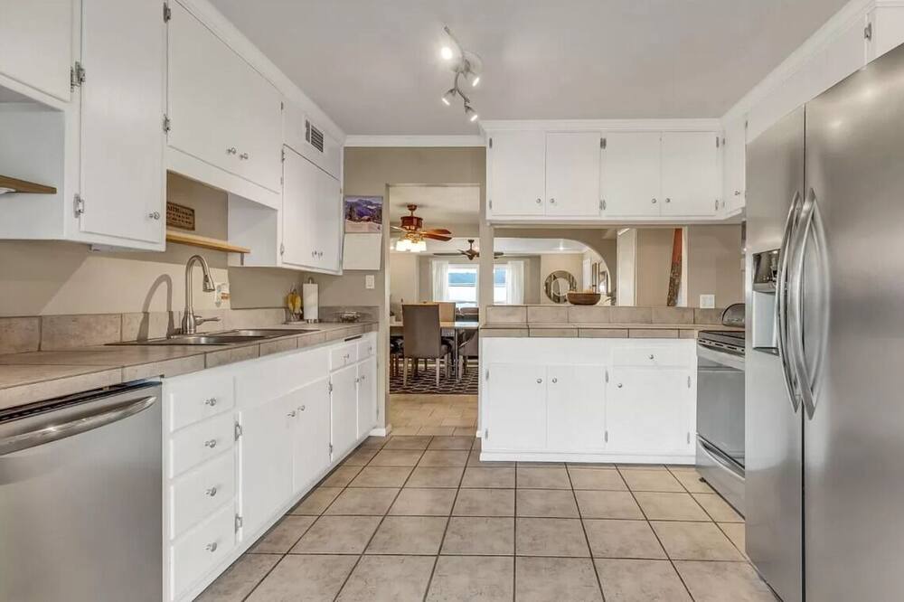 Photo of Kitchen in Scottsdale Estates Nine