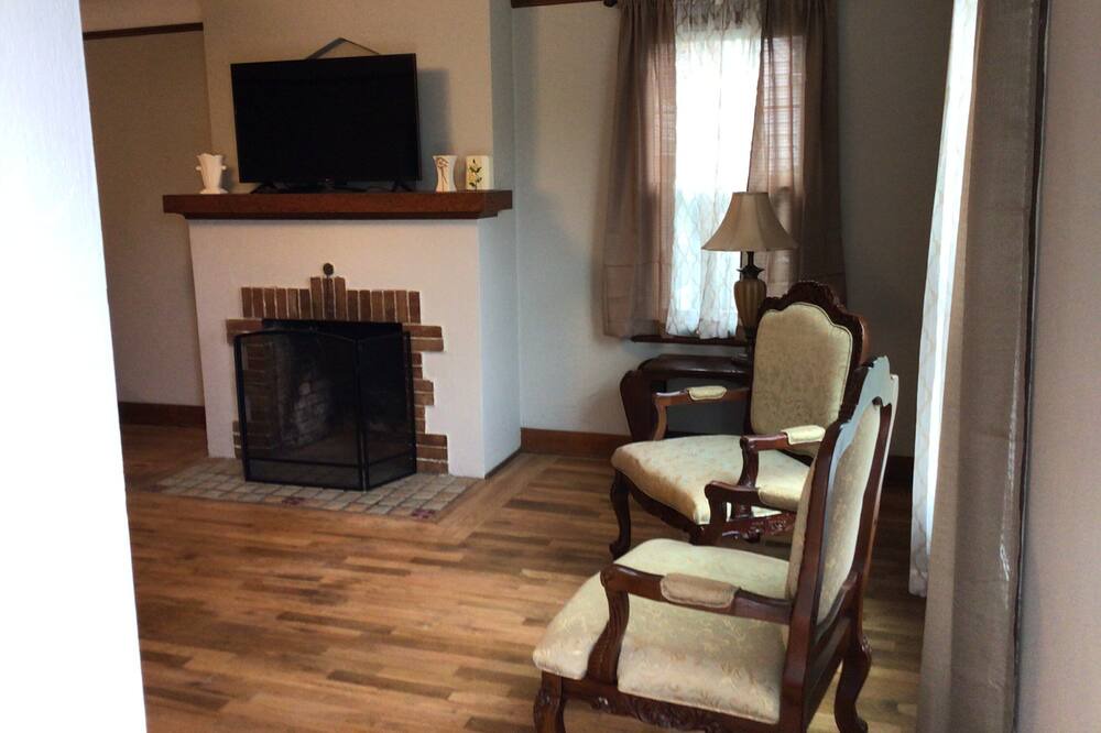 Photo of Livingroom in Northeast Neighbors