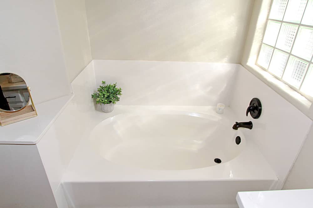 Photo of Bathroom in Val Vista Lakes