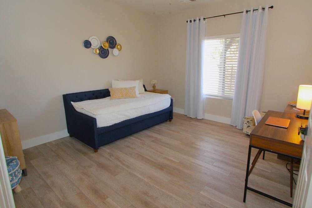 Photo of Bedroom in Val Vista Lakes