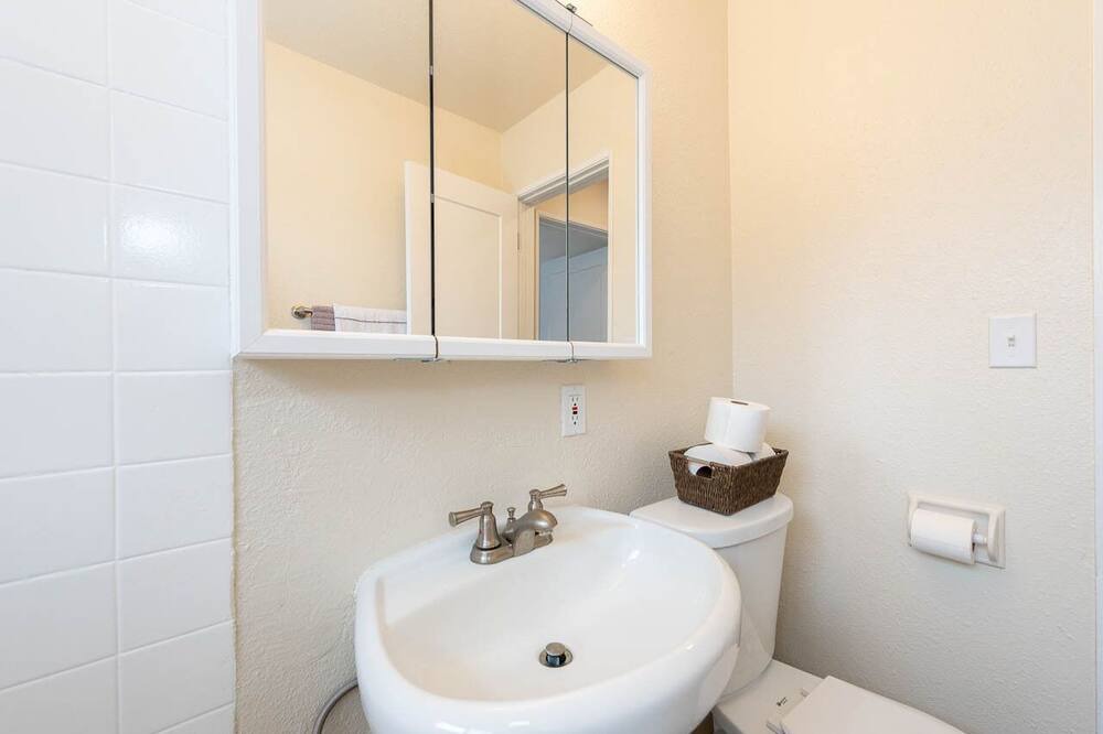 Photo of Bathroom in Bay Park