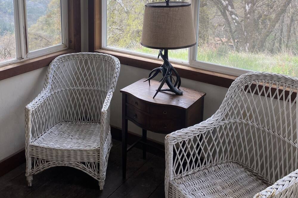 Photo of Livingroom in Garberville