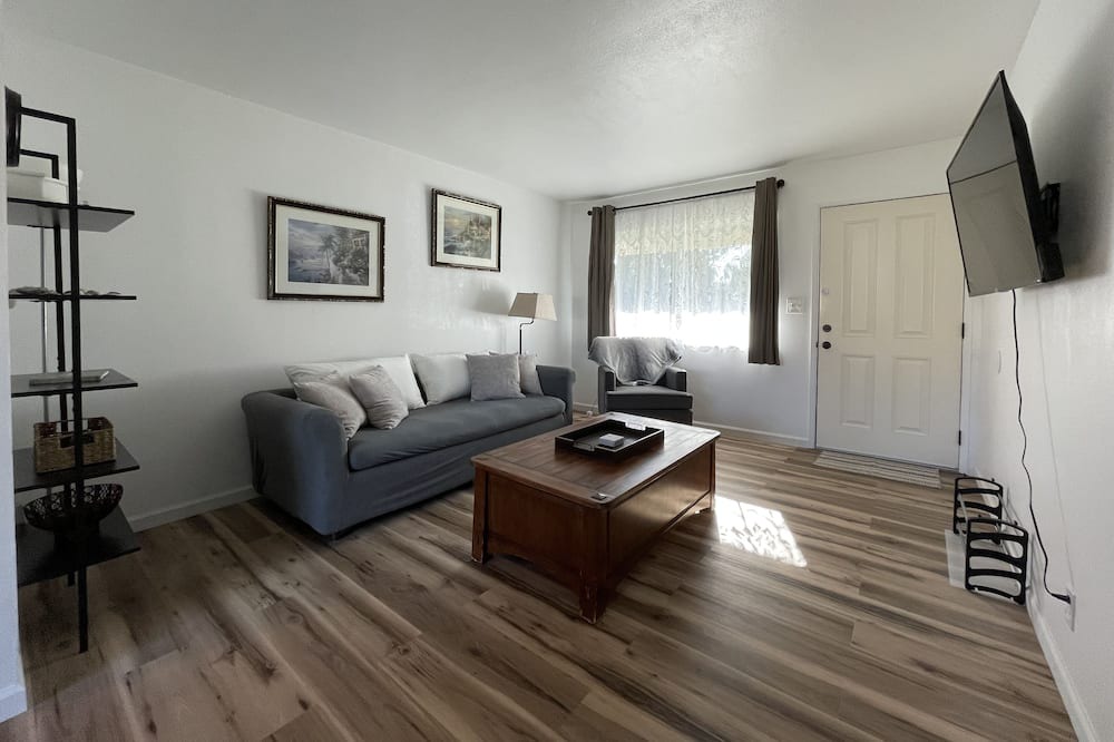 Photo of Livingroom in Tehama County