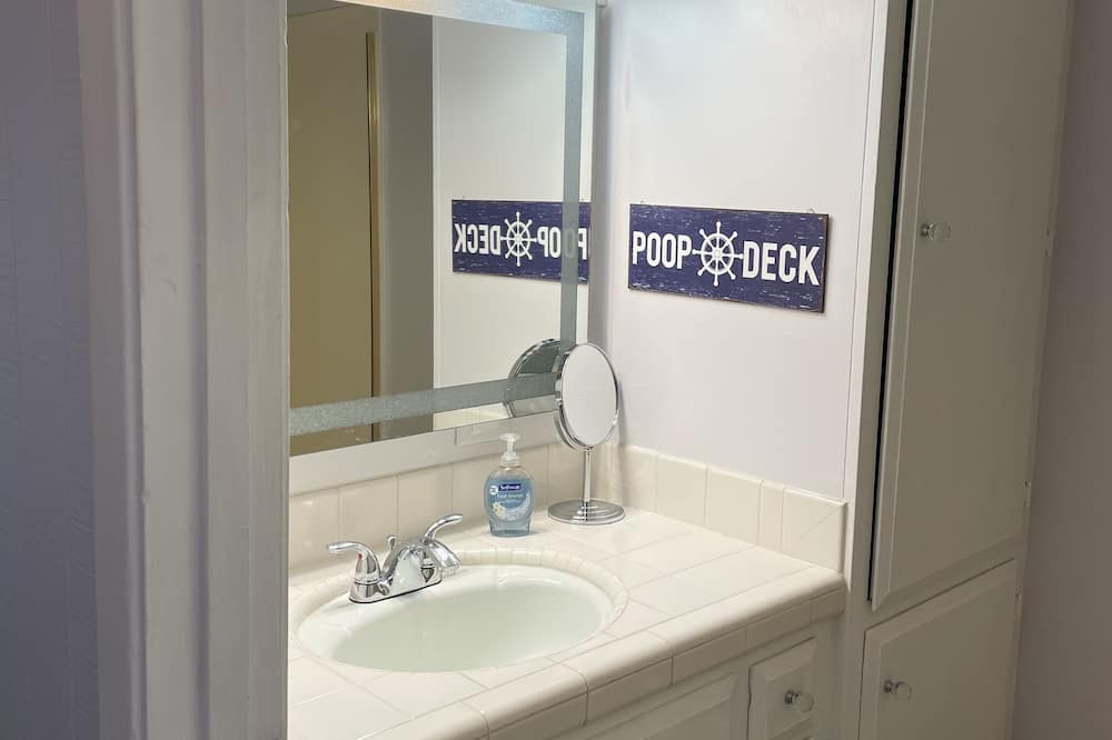 Photo of Bathroom in Kelseyville