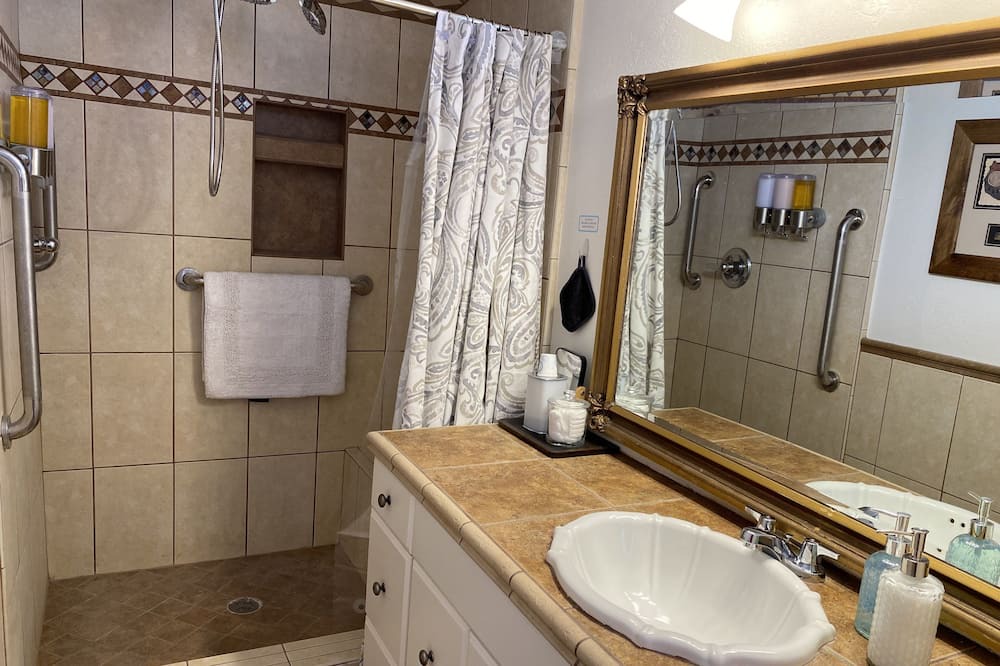 Photo of Bathroom in Munds Park
