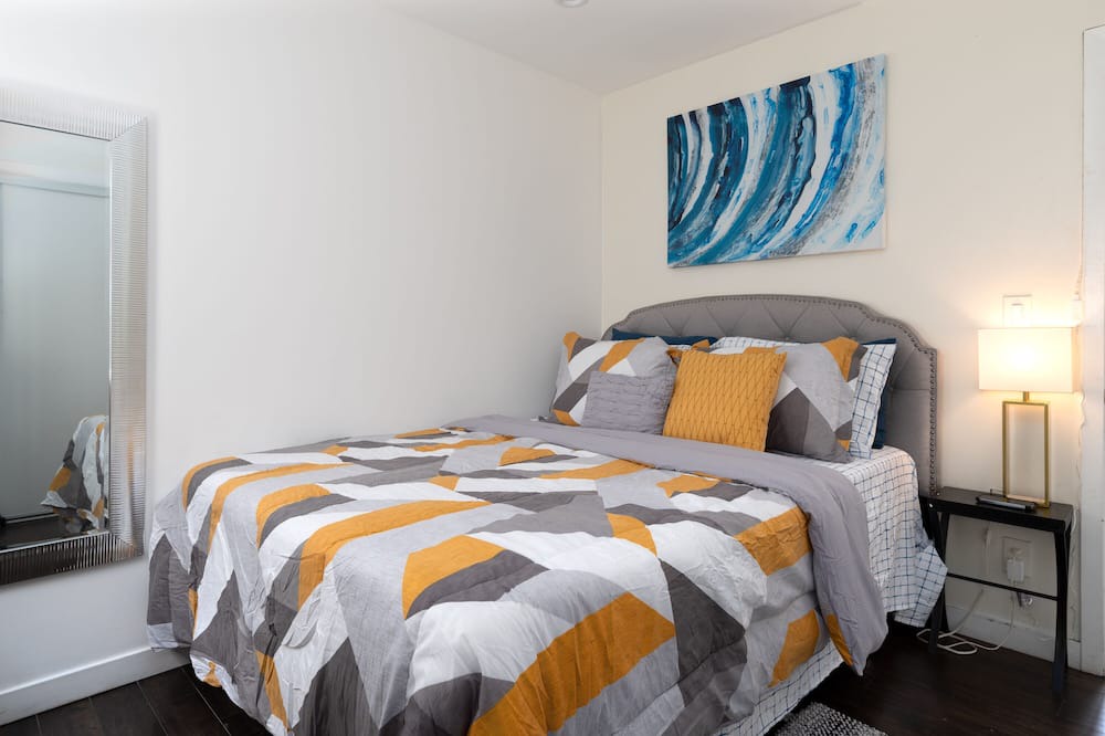 Photo of Bedroom in Oakland