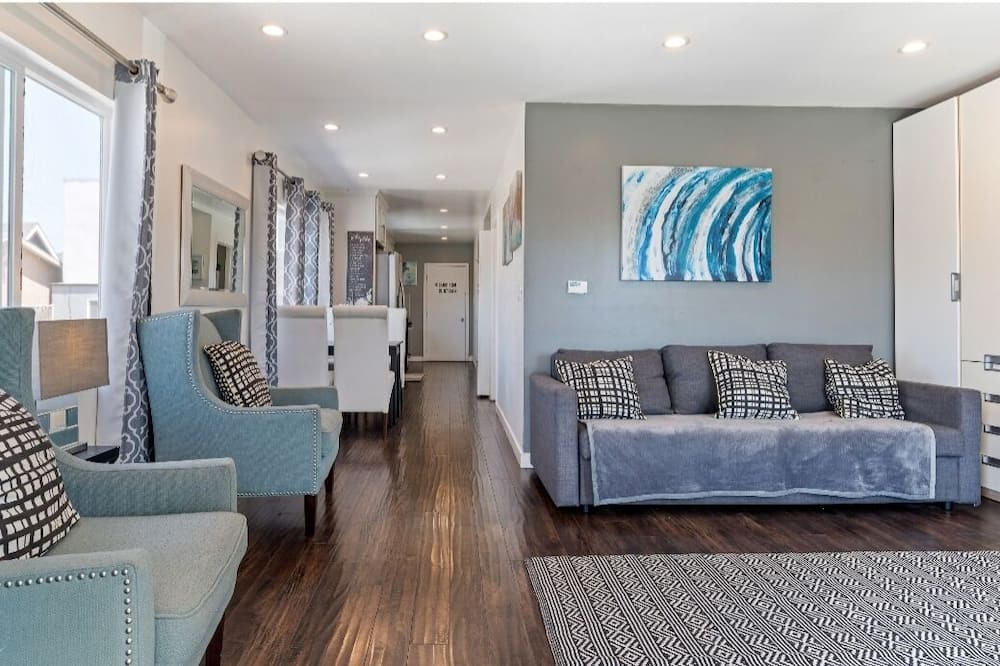 Photo of Livingroom in Oakland